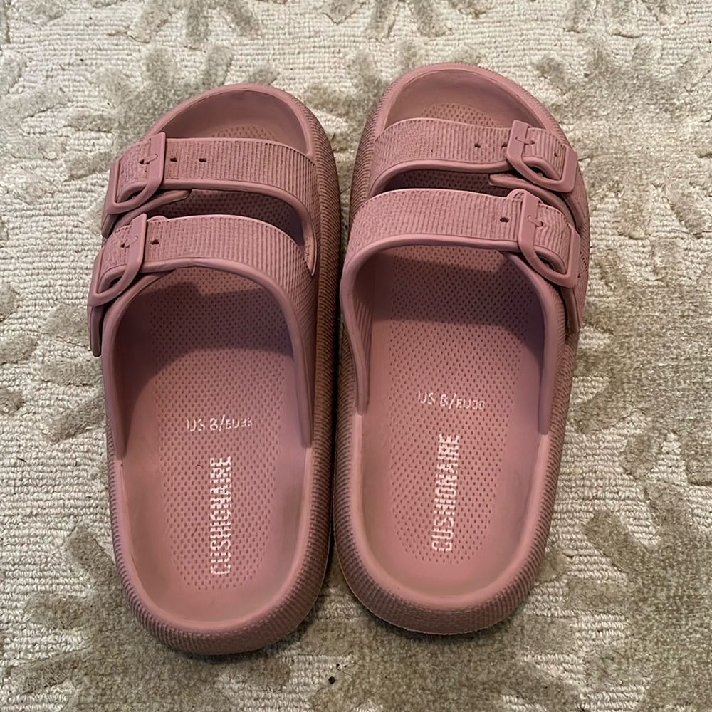 Cush slides: lavender: size 8